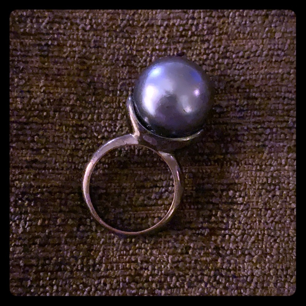 Beautiful black pearl costume ring